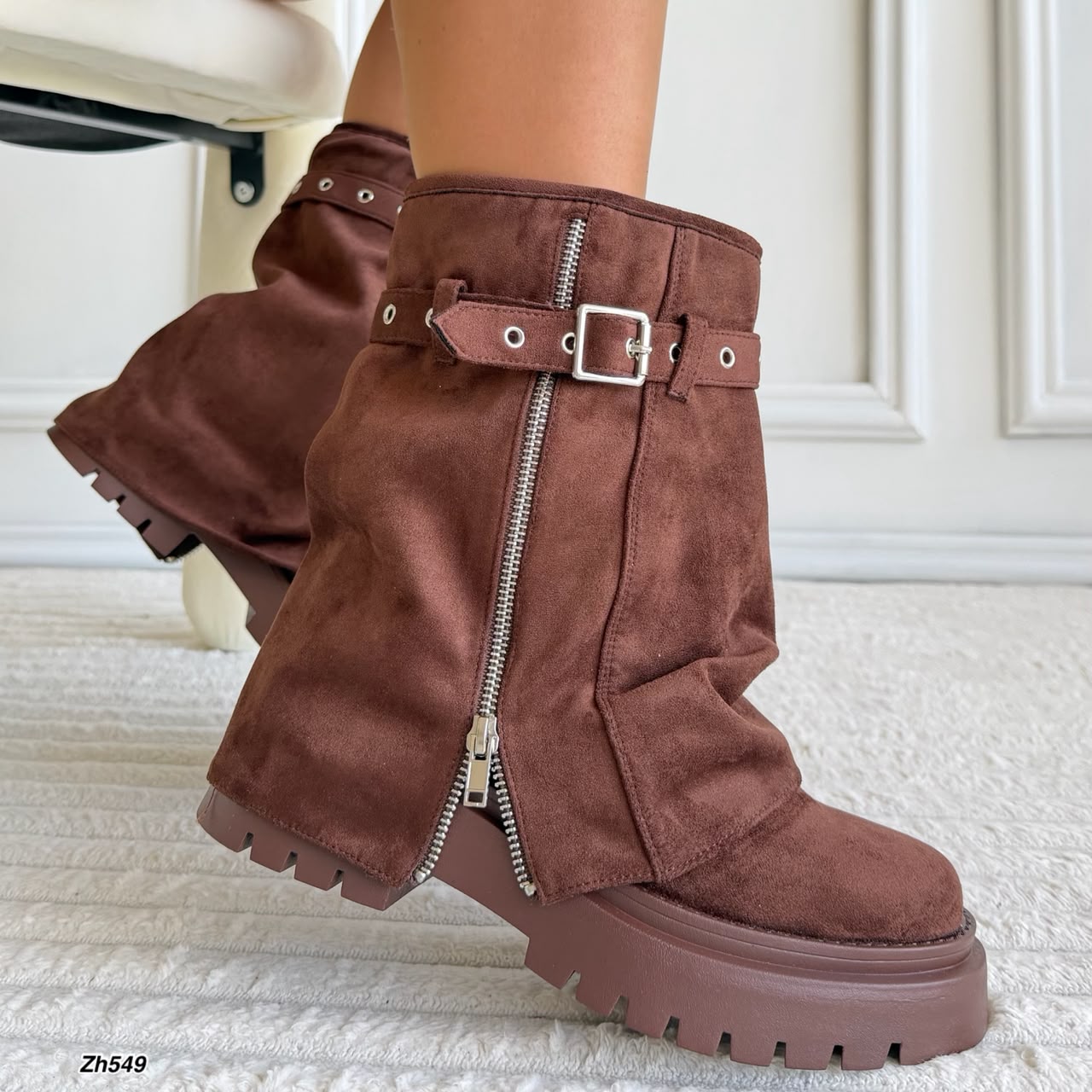 Botin café doblez detalle cierre y correa plateado suela 6cm HX3372-B0224